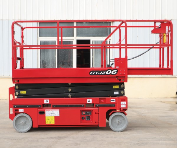 余江自行走升降机